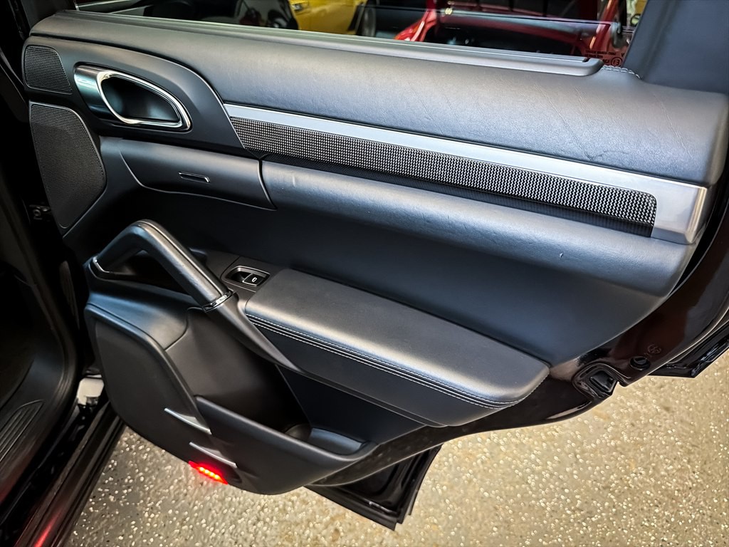 2014 Porsche Cayenne Image 25
