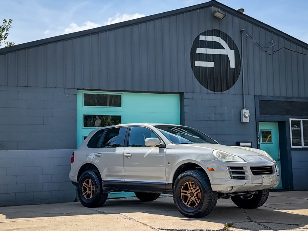 2010 Porsche Cayenne Image 1