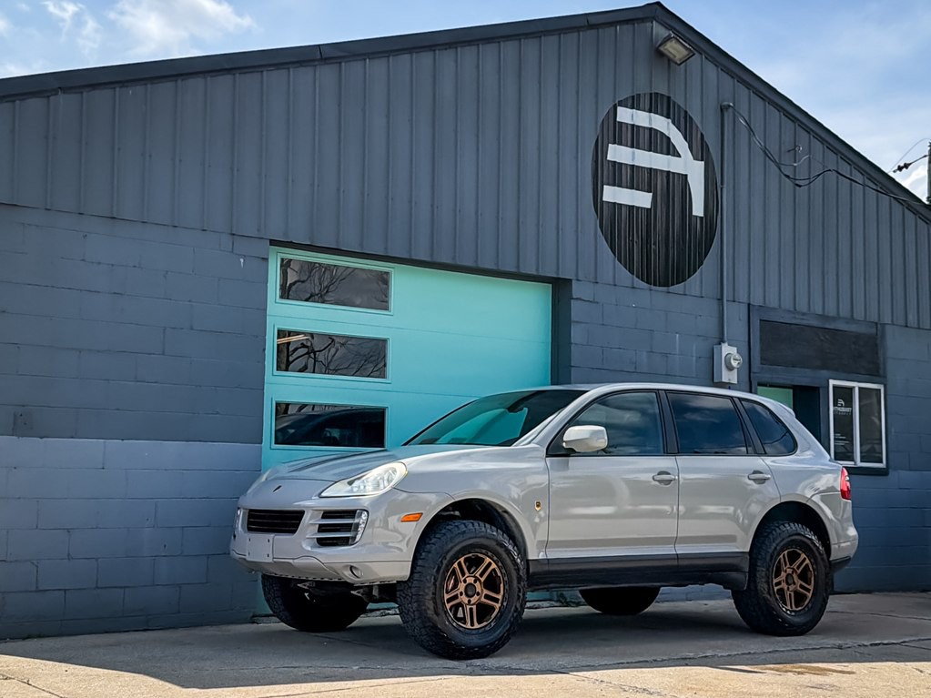 2010 Porsche Cayenne Image 2