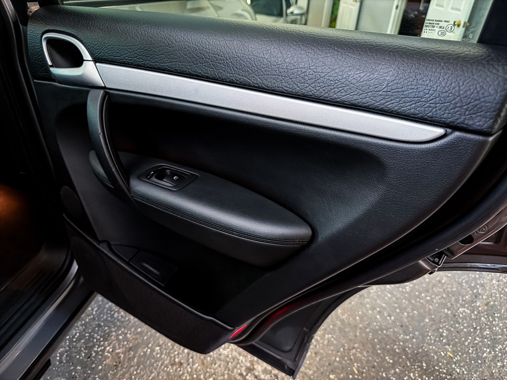 2010 Porsche Cayenne Image 25
