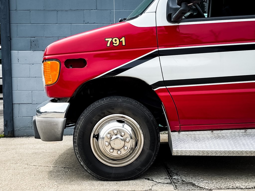 2003 Ford Econoline Image 11