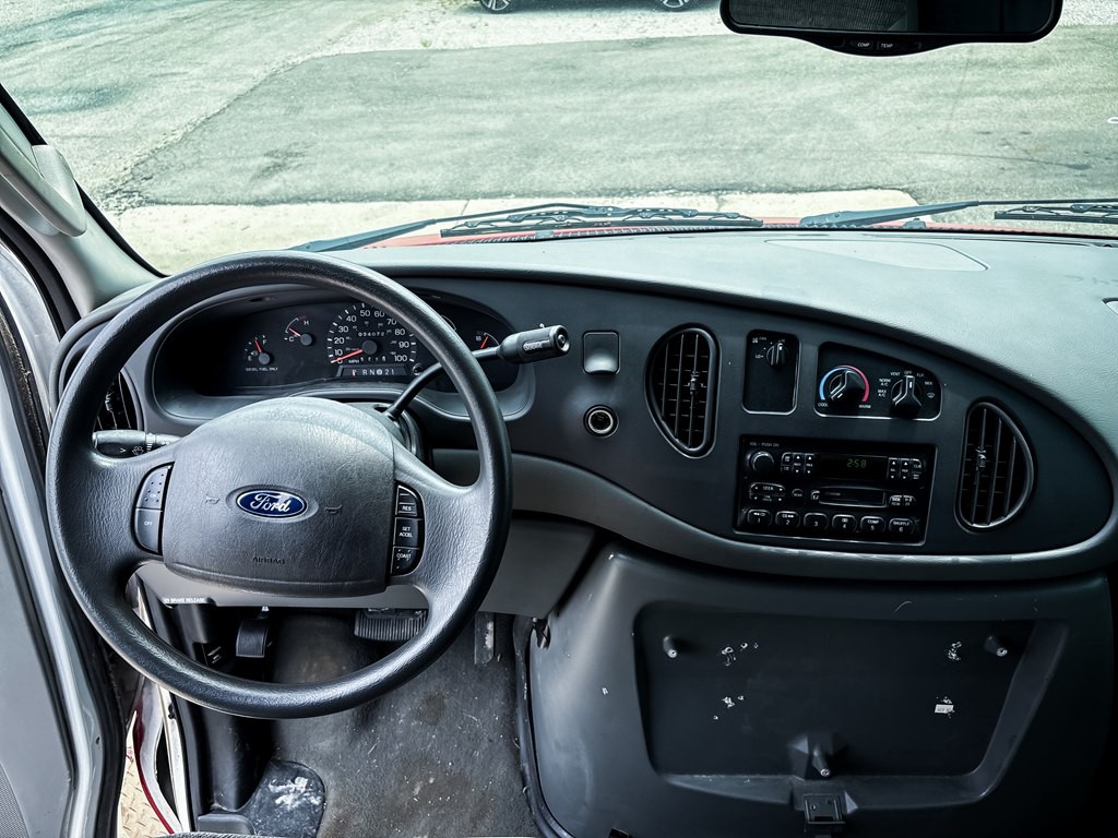 2003 Ford Econoline Image 16