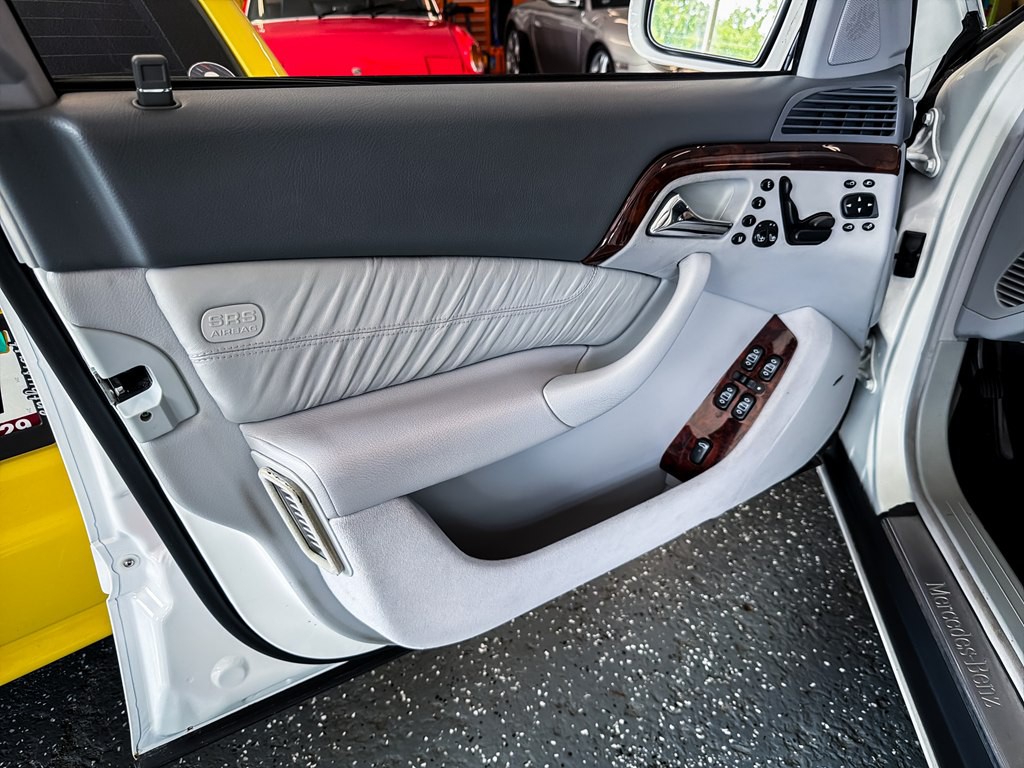 2000 Mercedes-Benz S-Class Image 17