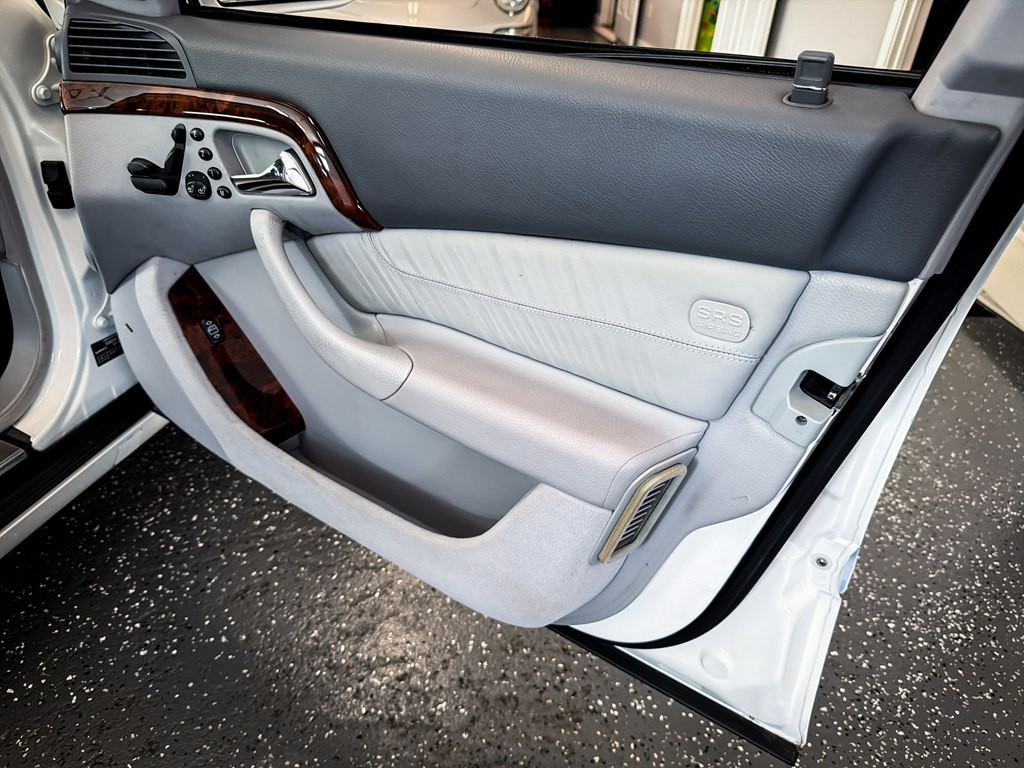 2000 Mercedes-Benz S-Class Image 28