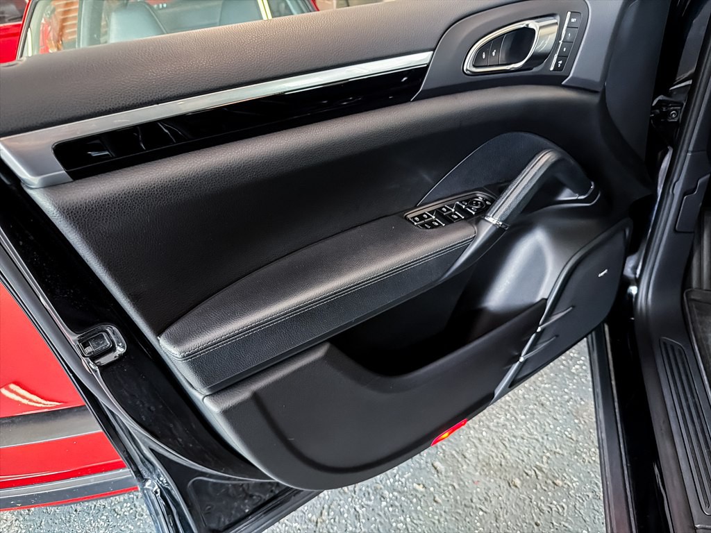 2014 Porsche Cayenne Image 17