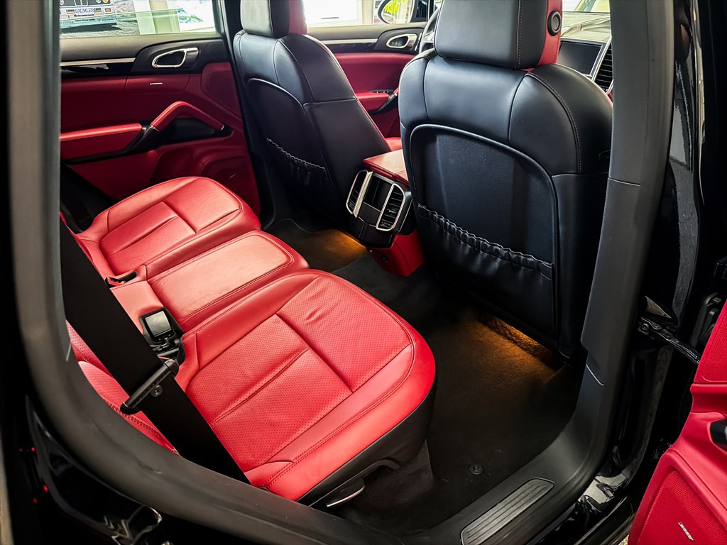 2014 Porsche Cayenne Image 24
