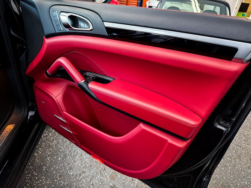 2014 Porsche Cayenne Image 28