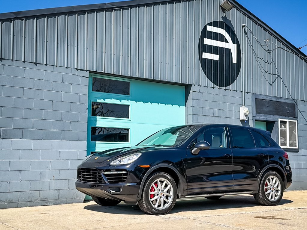 2014 Porsche Cayenne Image 2