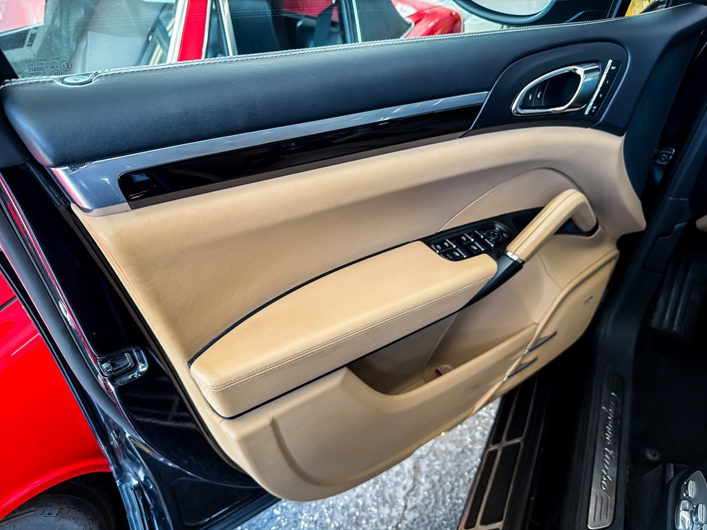 2014 Porsche Cayenne Image 17