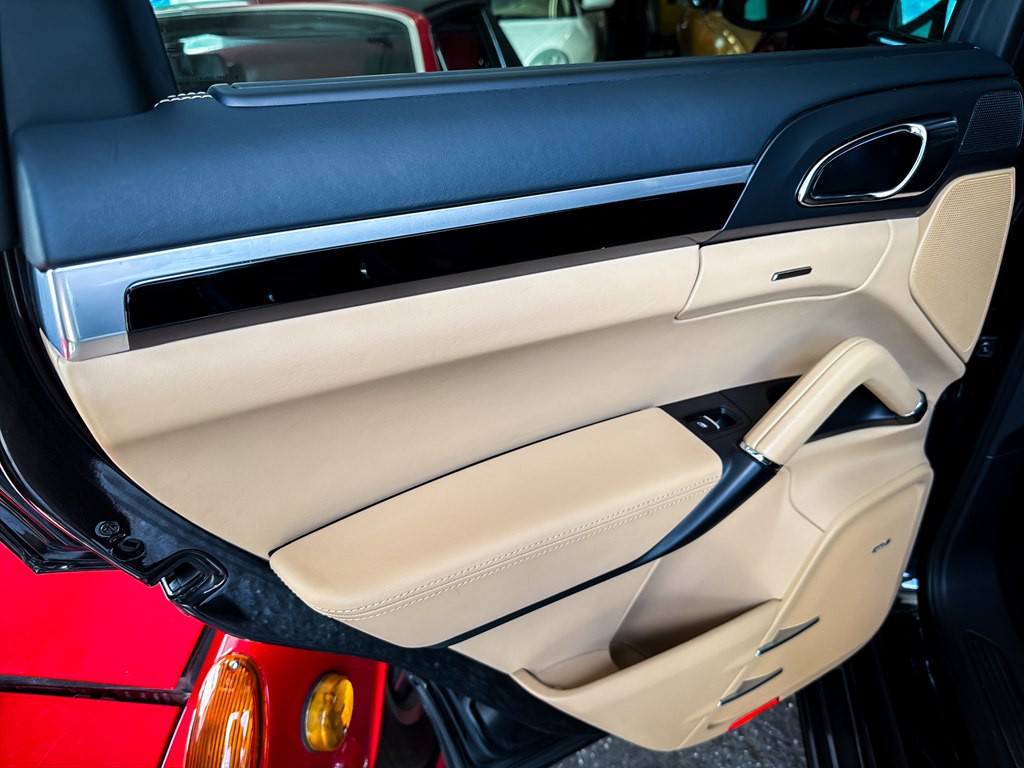 2014 Porsche Cayenne Image 21