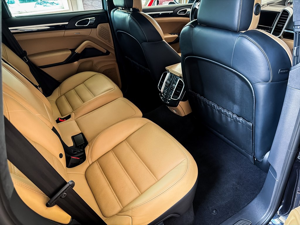 2014 Porsche Cayenne Image 24