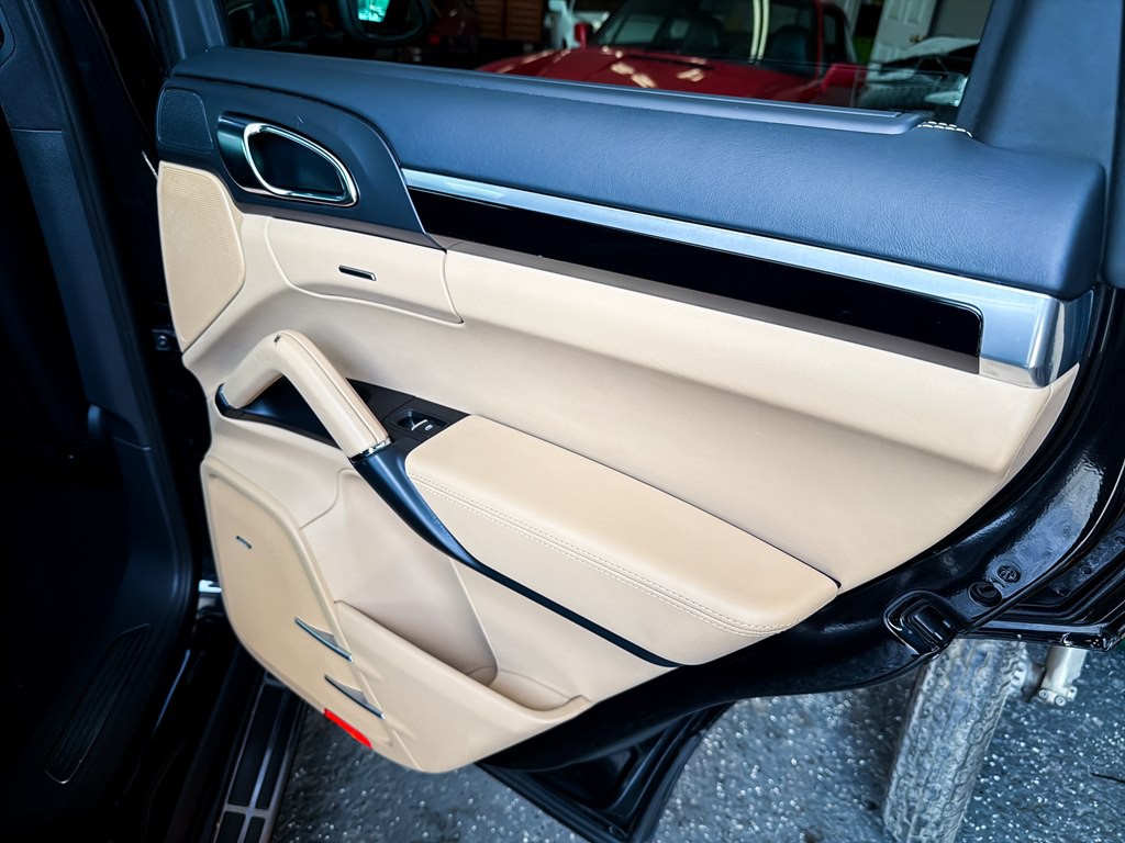 2014 Porsche Cayenne Image 25