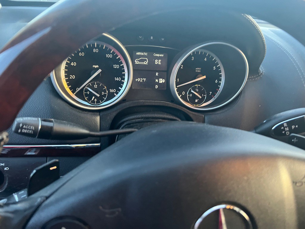 2010 Mercedes-Benz GL-Class Image 11