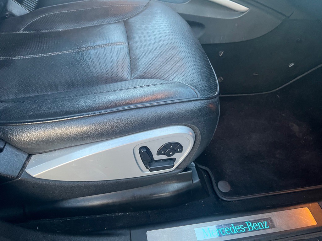 2010 Mercedes-Benz GL-Class Image 28