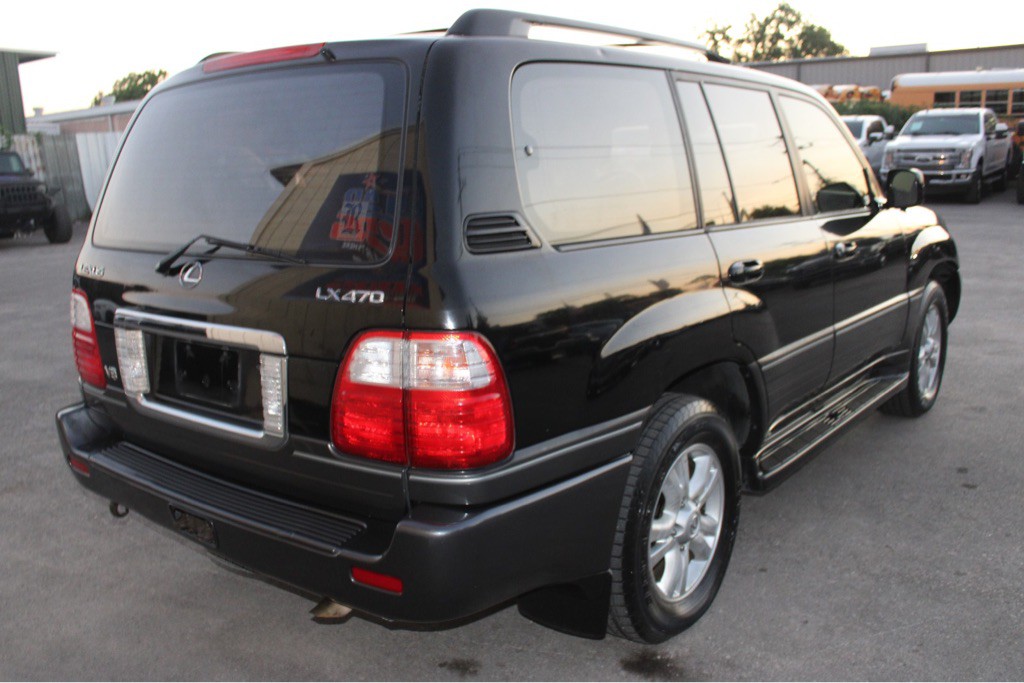 2003 Lexus LX 470 Image 3