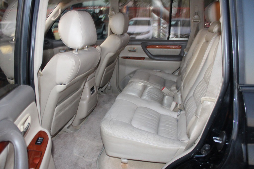 2003 Lexus LX 470 Image 9