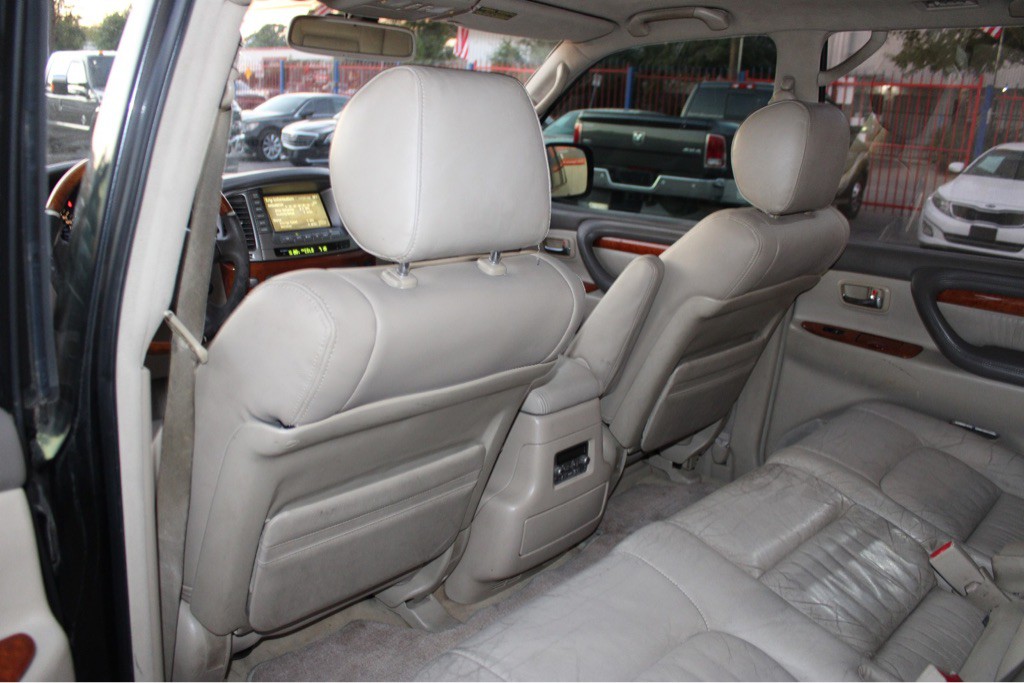2003 Lexus LX 470 Image 11
