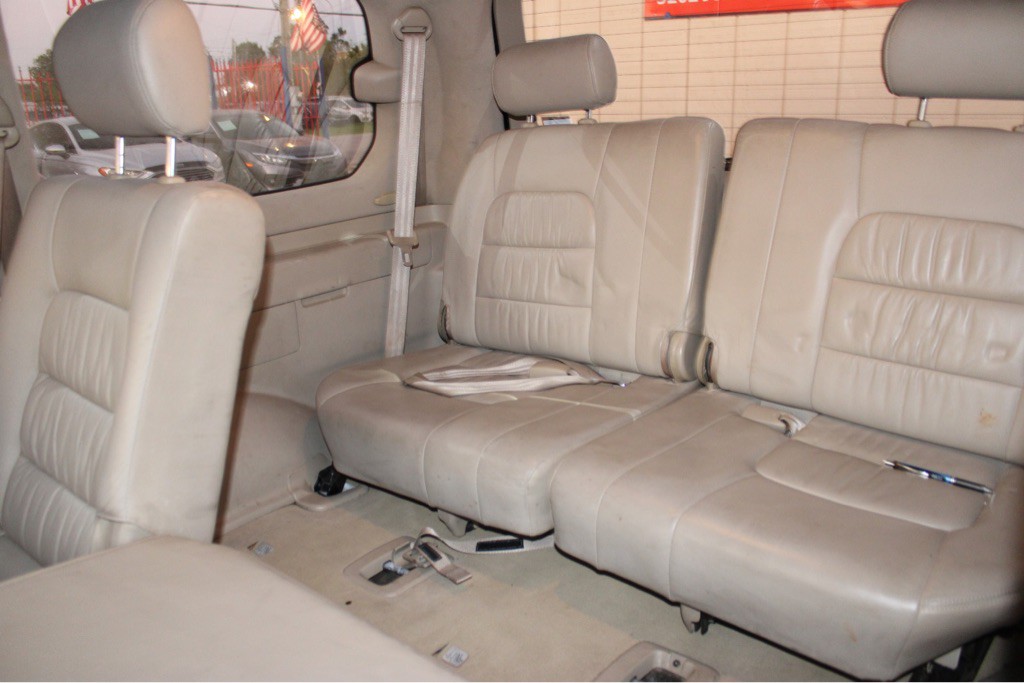 2003 Lexus LX 470 Image 12
