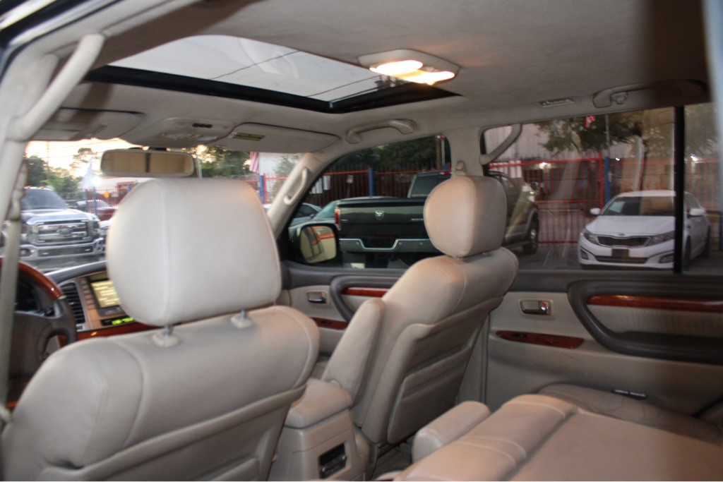 2003 Lexus LX 470 Image 13