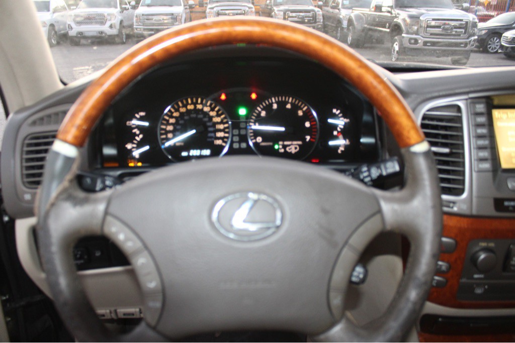 2003 Lexus LX 470 Image 17