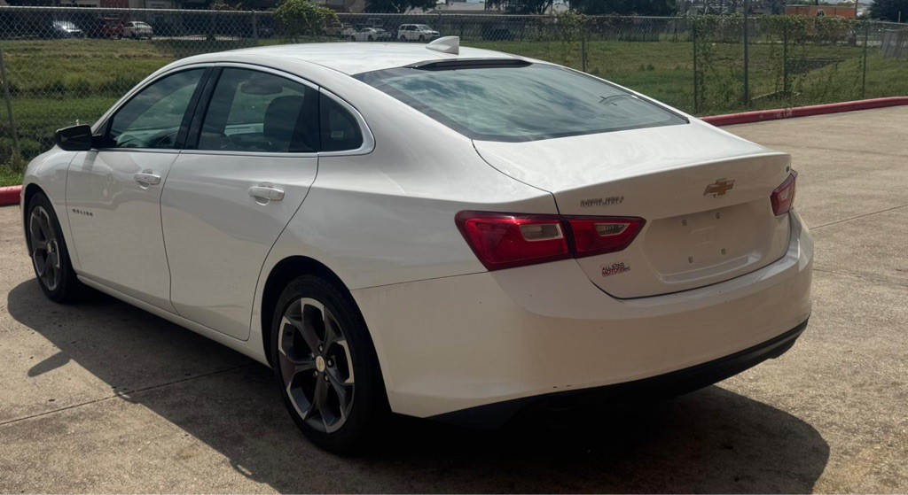 2023 Chevrolet Malibu Image 3