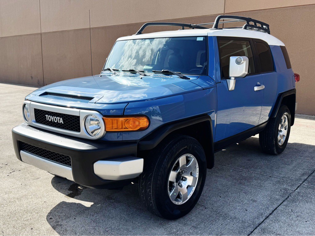 2012 Toyota FJ Cruiser Image 2