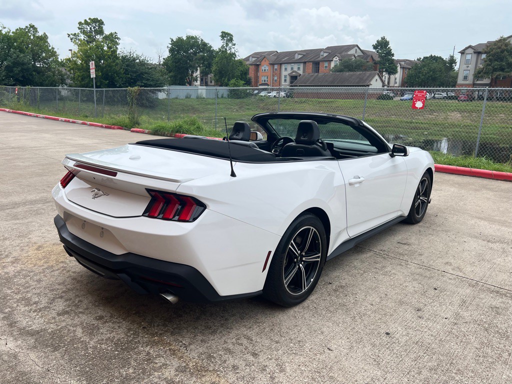 2024 Ford Mustang Image 3