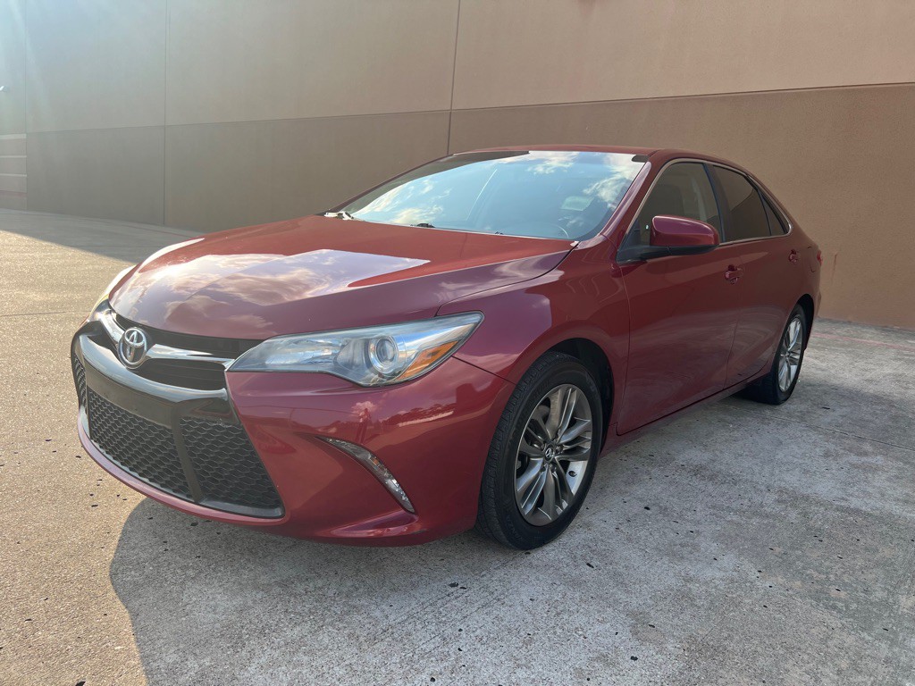 2016 Toyota Camry Image 2
