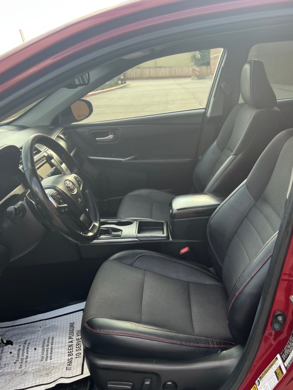 2016 Toyota Camry Image 11