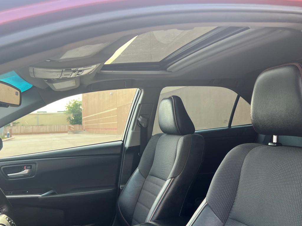 2016 Toyota Camry Image 12