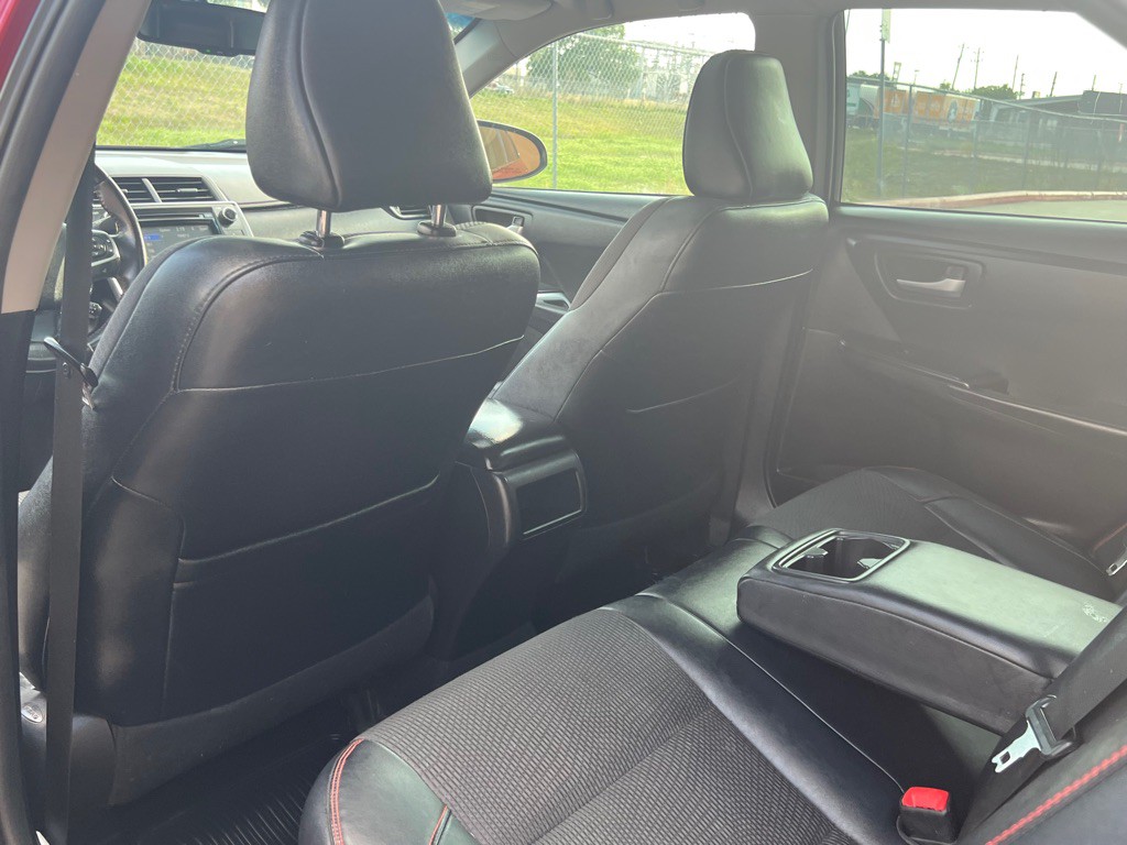 2016 Toyota Camry Image 13