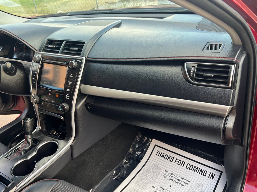 2016 Toyota Camry Image 14
