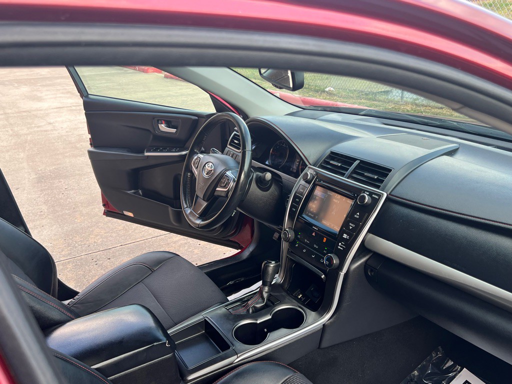 2016 Toyota Camry Image 15