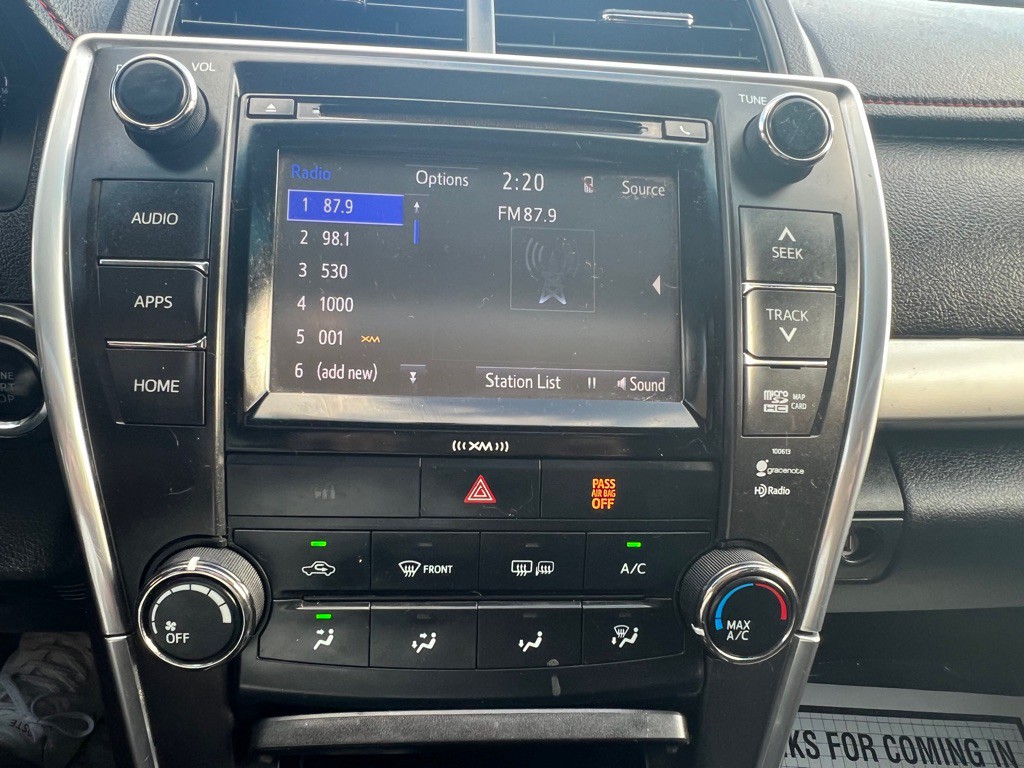 2016 Toyota Camry Image 16