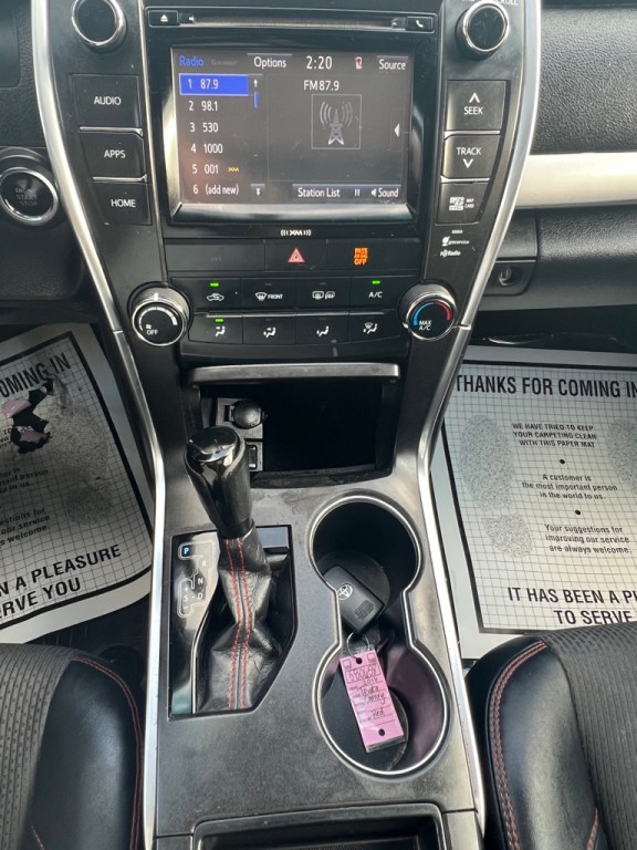 2016 Toyota Camry Image 17