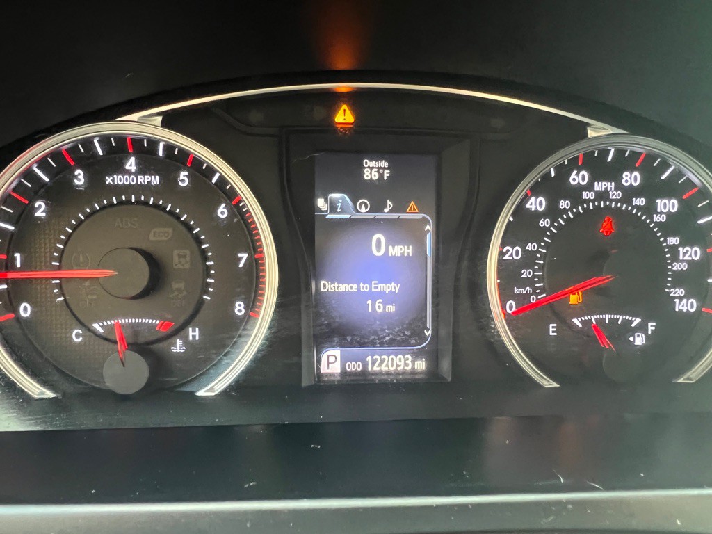 2016 Toyota Camry Image 18