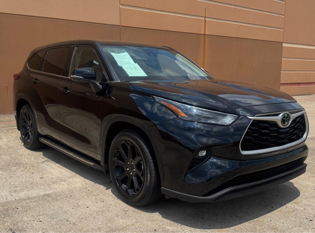 2022 Toyota Highlander Image 1