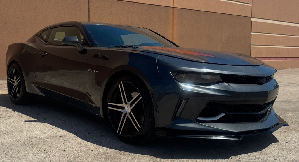 2017 Chevrolet Camaro Image 1