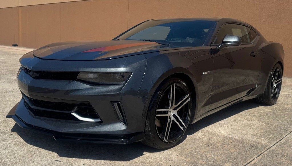 2017 Chevrolet Camaro Image 2