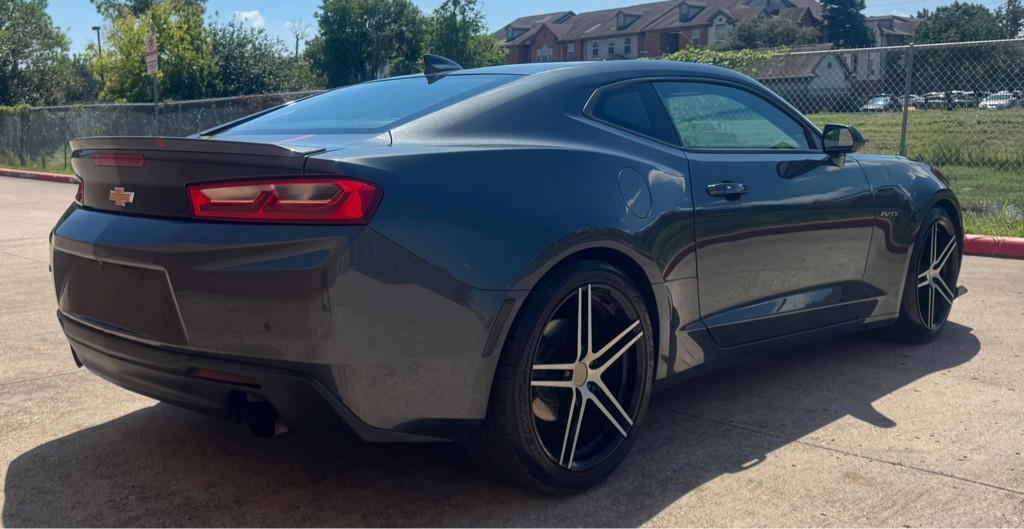 2017 Chevrolet Camaro Image 4