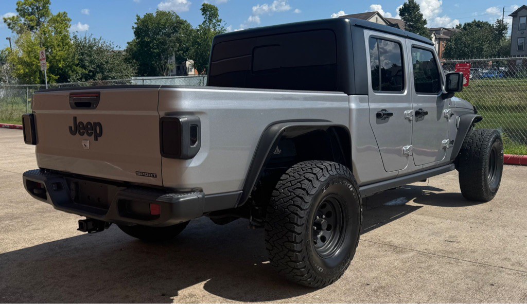 2021 Jeep Gladiator Image 3