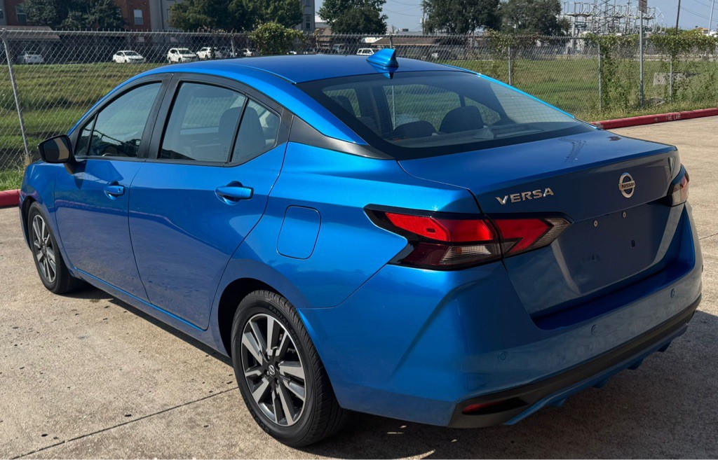 2020 Nissan Versa Image 3