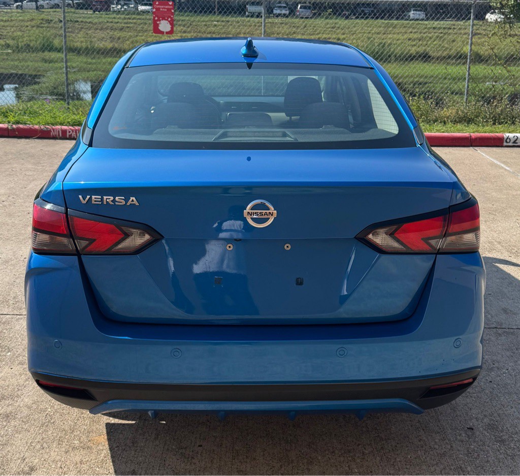 2020 Nissan Versa Image 6