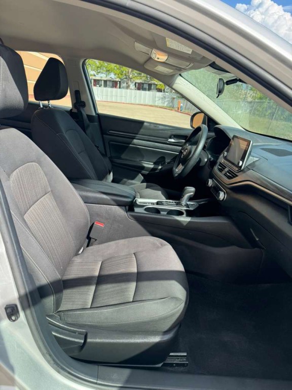 2024 Nissan Altima Image 10