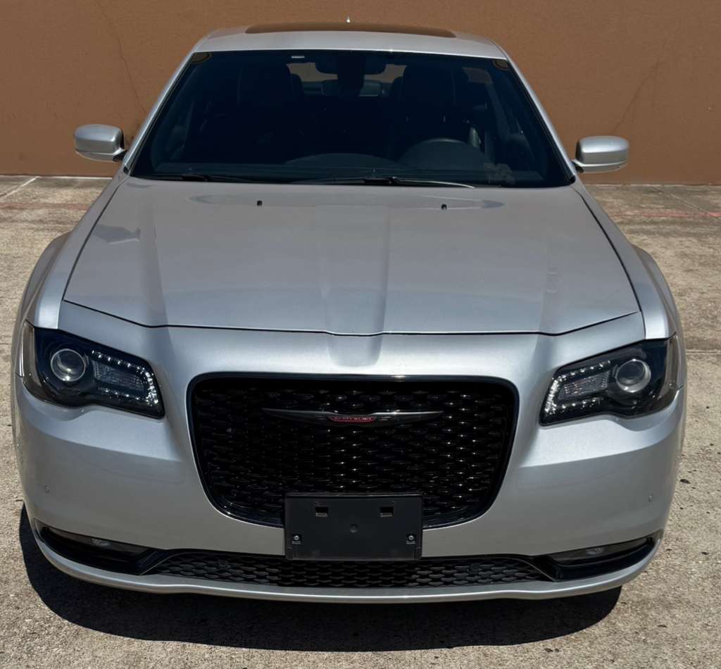 2023 Chrysler 300 Image 5