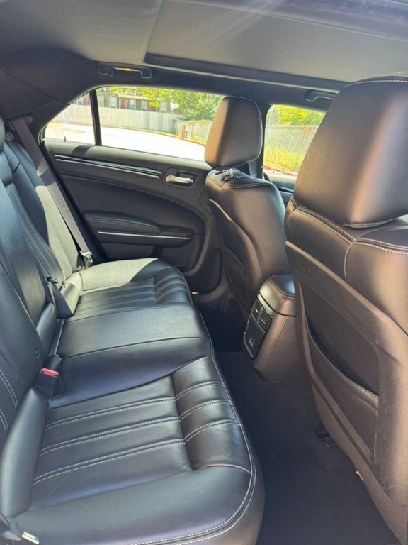 2023 Chrysler 300 Image 10