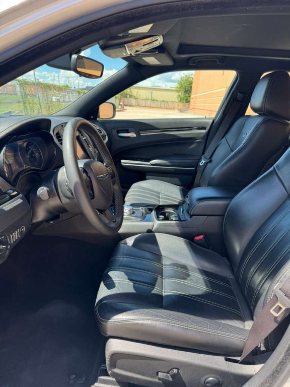 2023 Chrysler 300 Image 11