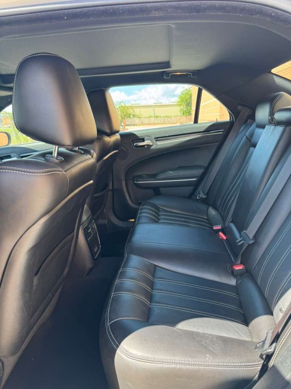 2023 Chrysler 300 Image 13
