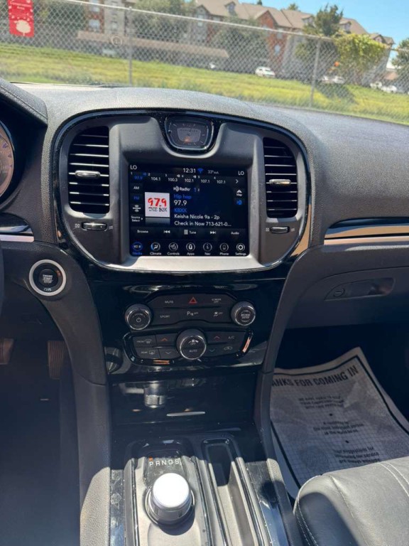 2023 Chrysler 300 Image 15
