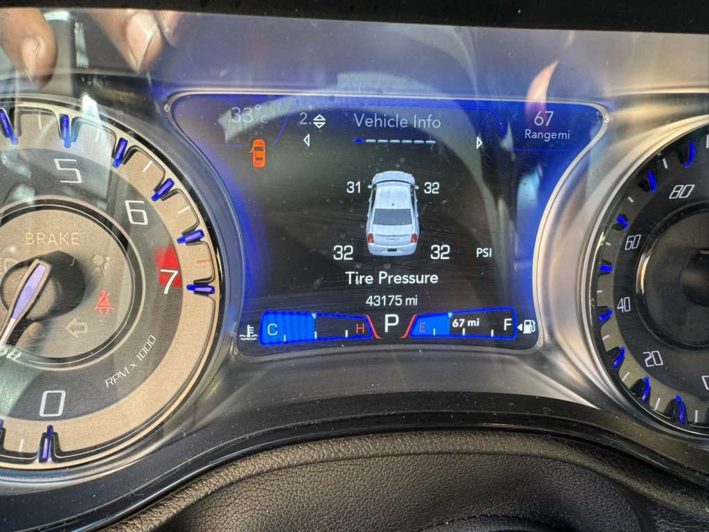 2023 Chrysler 300 Image 16
